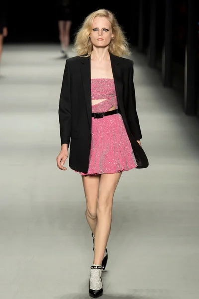 Look 11